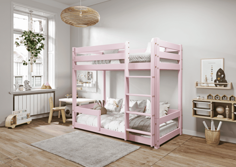 EDDIE drewniane łóżko piętrowe z poziomymi barierkami na niskich nogach