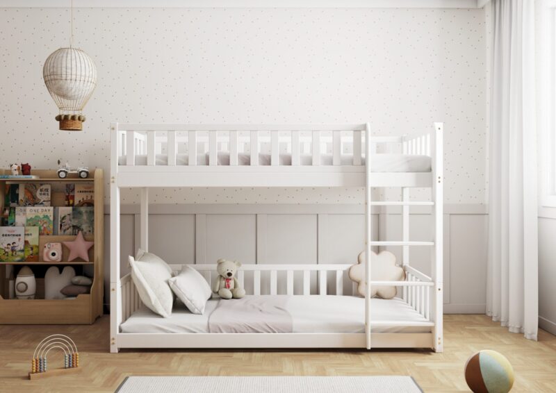 Karo drewniane łóżko piętrowe z barierkami płotek niskie